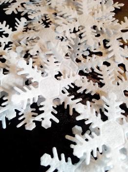 15 weiße Filz Schneeflocken